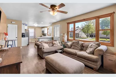 1009 S Pearl Street, New London, WI 54961 - Photo 11