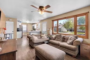 1009 S Pearl St, New London, WI 54961 - Photo 11