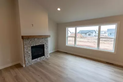 N9243 Anton Street, Appleton, WI 54915 - Photo 5