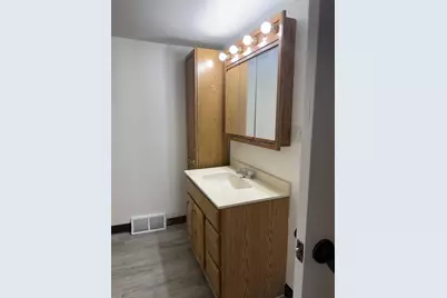 17 W Linwood Avenue, Oshkosh, WI 54901 - Photo 11