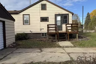 17 W Linwood Ave, Oshkosh, WI 54901 - Photo 5