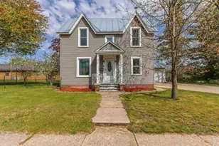 611 Shearer St, Waupaca, WI 54981 - Photo 5