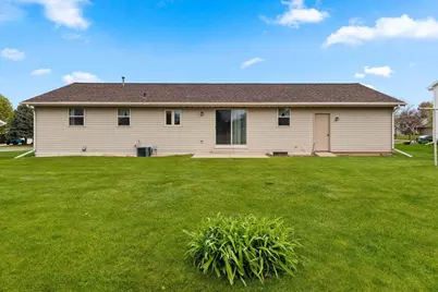 2152 Skyview Street, Green Bay, WI 54311 - Photo 5
