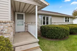 2152 Skyview St, Green Bay, WI 54311 - Photo 3