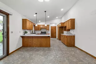 2108 S Matthias St, Appleton, WI 54915 - Photo 9