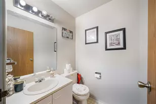 722 N Hawthorne Dr, Appleton, WI 54915 - Photo 21