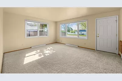 1906 W Pine Street, Appleton, WI 54914 - Photo 9
