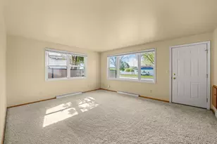 1906 W Pine St, Appleton, WI 54914 - Photo 9