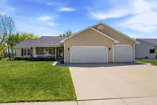 1722 Park Ridge Ln, North Fond du Lac, WI 54937 - Photo 1