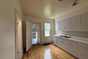 842 W 10th Ave, Oshkosh, WI 54902 - Photo 5