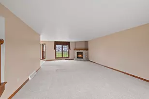 810 Windover Ct, Green Bay, WI 54313 - Photo 11