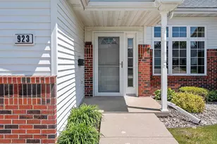 923 W Windtree Dr, Appleton, WI 54914 - Photo 9