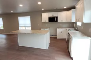 312 E Beacon Ave, New London, WI 54961 - Photo 3