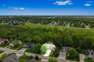 1568 Kingswood Dr, Neenah, WI 54956 - Photo 3