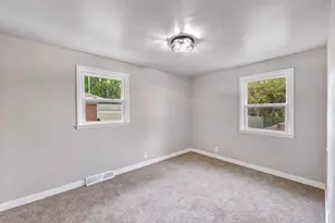 1875 Smith St, Green Bay, WI 54302 - Photo 13