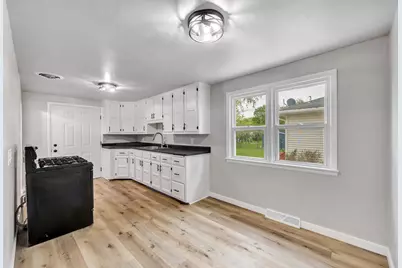 1875 Smith Street, Green Bay, WI 54302 - Photo 11
