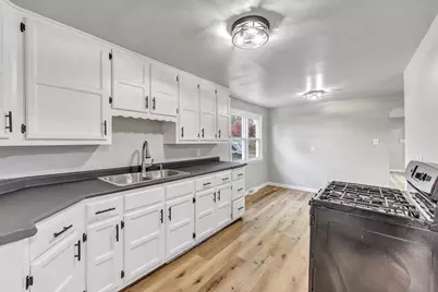 1875 Smith Street, Green Bay, WI 54302 - Photo 9