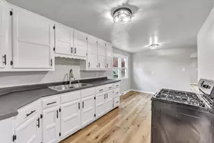 1875 Smith St, Green Bay, WI 54302 - Photo 9