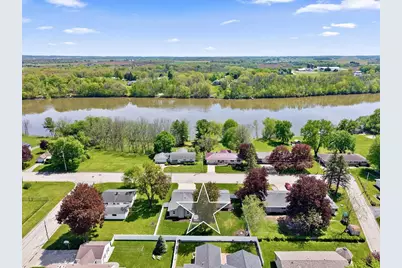 910 Park Street, Wrightstown, WI 54180 - Photo 3