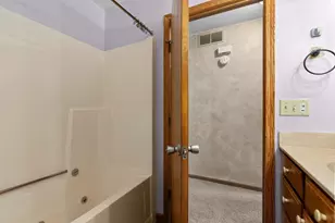 2220 W 20th Ave, Oshkosh, WI 54904 - Photo 29