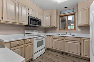 2220 W 20th Ave, Oshkosh, WI 54904 - Photo 25