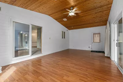 2220 W 20th Avenue, Oshkosh, WI 54904 - Photo 7