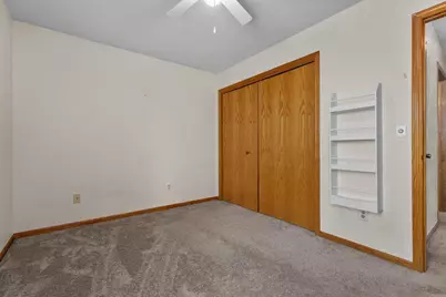 2220 W 20th Avenue, Oshkosh, WI 54904 - Photo 33