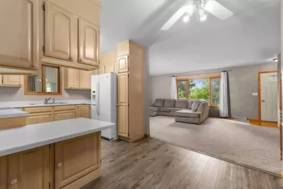 2220 W 20th Avenue, Oshkosh, WI 54904 - Photo 5