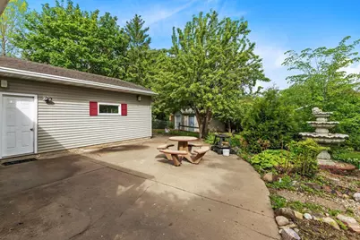 2220 W 20th Avenue, Oshkosh, WI 54904 - Photo 15