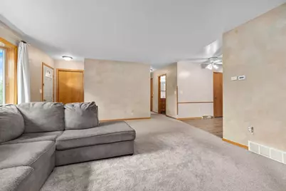 2220 W 20th Avenue, Oshkosh, WI 54904 - Photo 21
