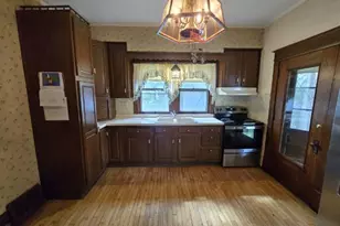 211 E Center St, Shawano, WI 54166 - Photo 9