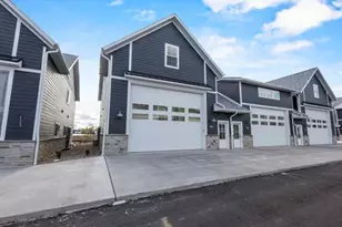 844 S 18th Ave, Sturgeon Bay, WI 54235 - Photo 3