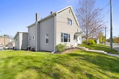 210 N Oakland Avenue, Oconto Falls, WI 54154 - Photo 1