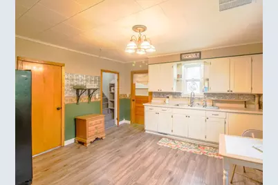 712 W 9th Avenue, Oshkosh, WI 54902 - Photo 3