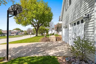 2951 Vercauteren Dr, Green Bay, WI 54313 - Photo 9