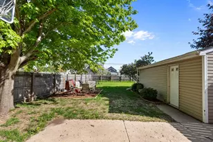 242 W 14th Ave, Oshkosh, WI 54902 - Photo 49