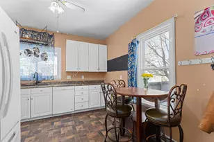 242 W 14th Ave, Oshkosh, WI 54902 - Photo 5