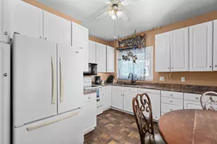 242 W 14th Ave, Oshkosh, WI 54902 - Photo 7