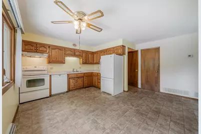 324 S Parkway Drive, Brillion, WI 54110 - Photo 9