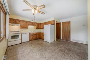 324 S Parkway Dr, Brillion, WI 54110 - Photo 9