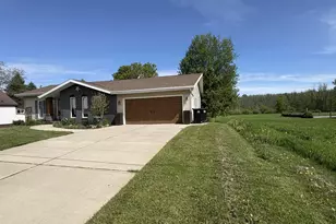 205 E Freeborn St, Cecil, WI 54111 - Photo 3