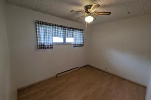 736 W 8th Ave, Oshkosh, WI 54902 - Photo 9