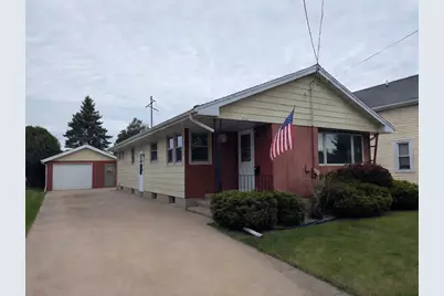 736 W 8th Avenue, Oshkosh, WI 54902 - Photo 1