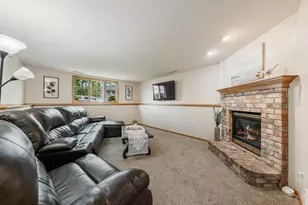 2521 Bishops Ln, Neenah, WI 54956 - Photo 17