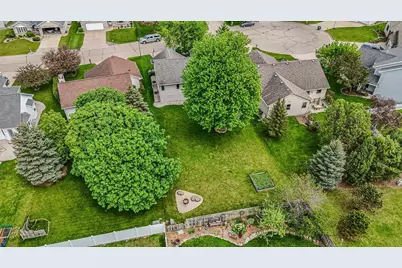 2521 Bishops Lane, Neenah, WI 54956 - Photo 29