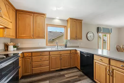 2521 Bishops Lane, Neenah, WI 54956 - Photo 7