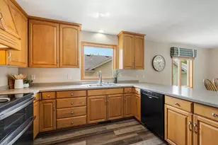2521 Bishops Ln, Neenah, WI 54956 - Photo 7