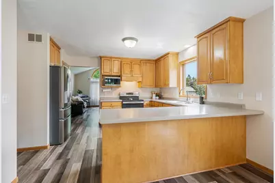 2521 Bishops Lane, Neenah, WI 54956 - Photo 9