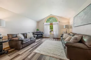 2521 Bishops Ln, Neenah, WI 54956 - Photo 3
