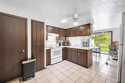1622 Canary Lane, Green Bay, WI 54304 - Photo 5